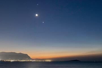 做梦梦到自己大姨妈来了